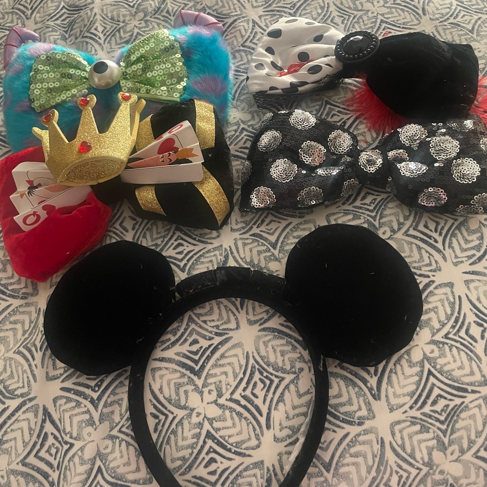 Disney ears with interchangeable bows